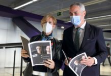El Plan de Ayudas a Pymes 2021 del Gobierno Vasco logra impulsar 8.096 proyectos con una inversión total de 2.059 millones de euros La consejera Arantxa Tapia y el director general del Grupo SPRI, Aitor Urzelai, al presentar las ayudas.