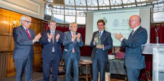 El presidente de Caixabank, José Ignacio Goirigozarri, recibe el premio Dama Bilbaina PREMIO DAMA BILBAINA