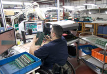 Con una plantilla formada por personas con discapacidad, Osoak fabrica circuitos y equipos electrónicos Osoak